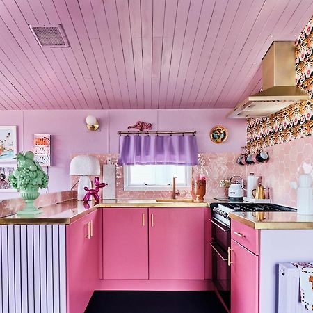 Fun Barbie Inspired, 6 Berth Caravan - Camber Sands Holiday Park, Near The Beach Exterior photo