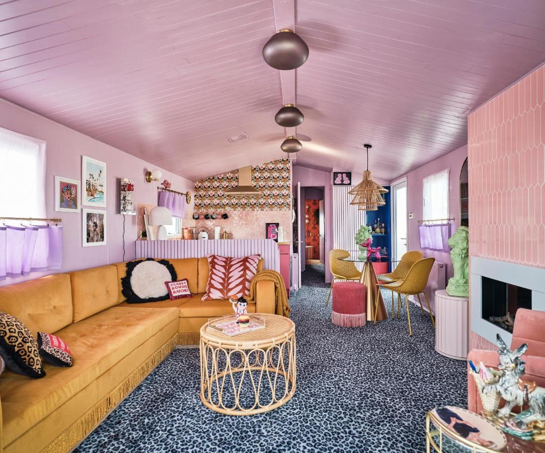 Fun Barbie Inspired, 6 Berth Caravan - Camber Sands Holiday Park, Near The Beach Exterior photo